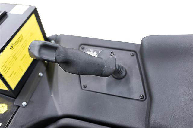 The RP-EX operator-friendly control handle helps drivers boost productivity