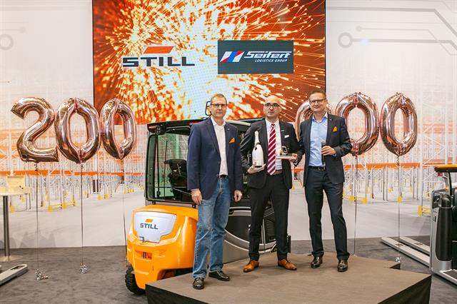 Christian Stoll (Seifert) with STILL's Thomas A. Fischer and Holger Brandt.