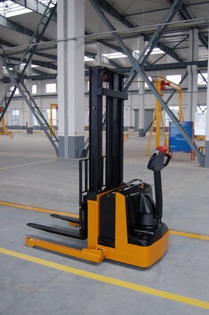 EP Set to Release New Electric Straddle Stackers - PDS25/ES10-22WA/12-25WA