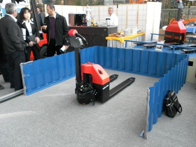 EP's very small powered pallet truck