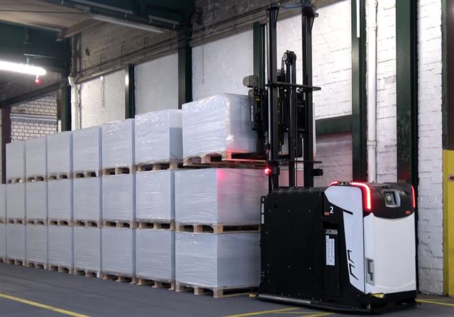 In the block storage room there are 2 to 4 pallets on top of each other.