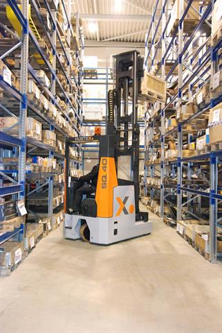 Hubtex SQ series for heavy loads in narrow aisles