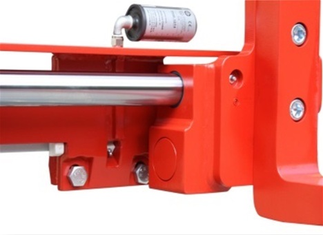 Multi Pallet Handler detail of the sideshifting autolubrication system.