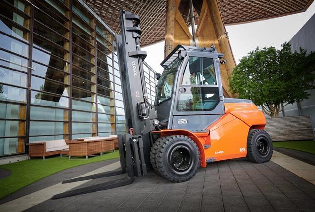 Toyota Traigo80 electric forklift standard-fitted with Continental solid tire SC20+