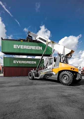 Liebherr LRS 545 reachstacker