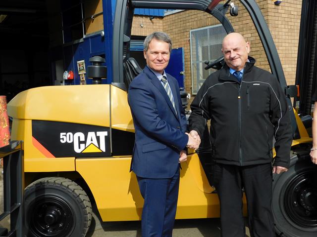 Impact's Terry Kendrew and Dechmont managing director<br />Davey Forrest seal the deal