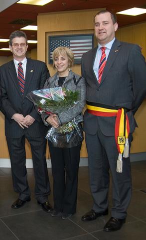 The US ambassador to Belgium, Howard W Gutman, has visited the headquarters of TVH as part of a tour to better acquaint himself with the country.