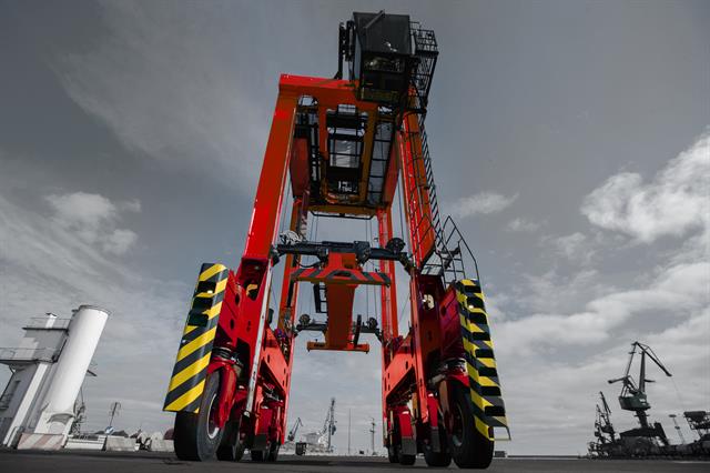 DP World Southampton has ordered 12 Kalmar hybrid straddle carriers