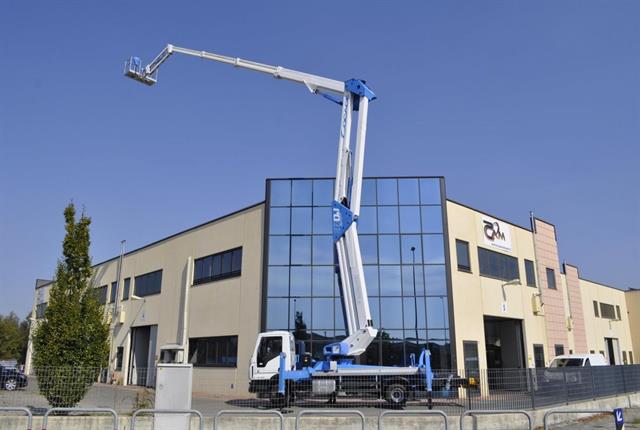 The 37DJ double articulated aerial platform