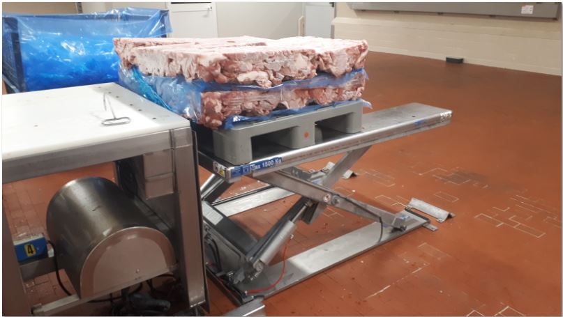 Bolzoni Auramo lift table in application, in a dairy and cured meats production dept.