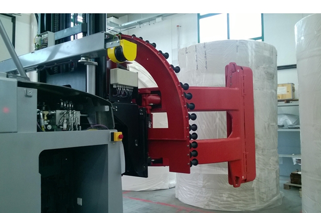 Engineered for the Tissue paper industry, the Bolzoni Auramo roll clamp.
