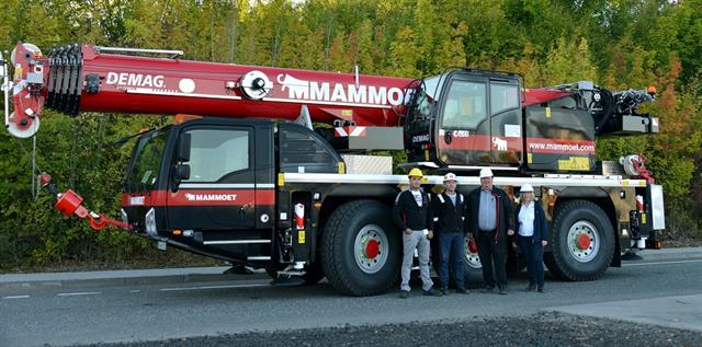 Vitor da Costa and Alexander Morasch (Mammoet) take delivery of the new crane from Uwe Schlicher and Beatrix Bader (Terex Cranes).