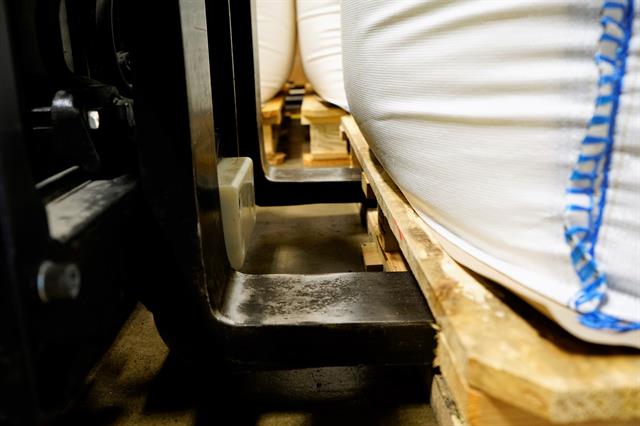 KOOI®-Pallet Bumper on forklift truck