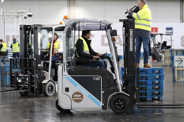 Allan Leibowitz puts one of the finalists through its paces