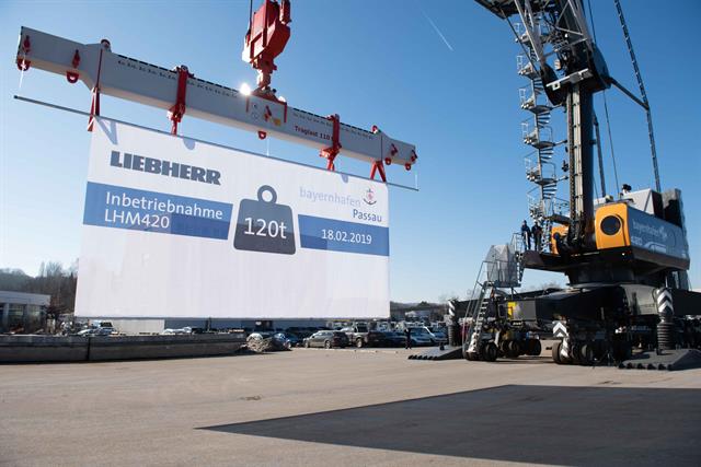 bayernhafen's new crane