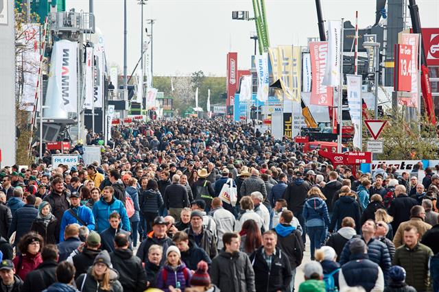 Huge crowds at bauma 2019