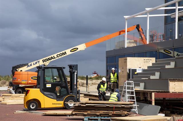 Jungheinrich will use Riwal aerial work platforms for logistics centres