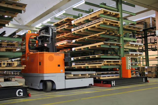 1 For this autumn Hubtex is planning to showcase an automated guided vehicle (AGV) tailored for handling long loads.