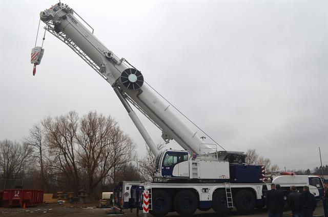 Modern Crane has received Canada's firstAC 300-6