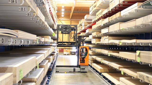 Multidirectional sideloader with vacuum order picking platform.