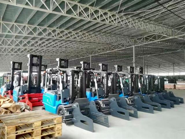 More Bolzoni Auramo bale clamps, in the Malaysian waste paper recycling plant.