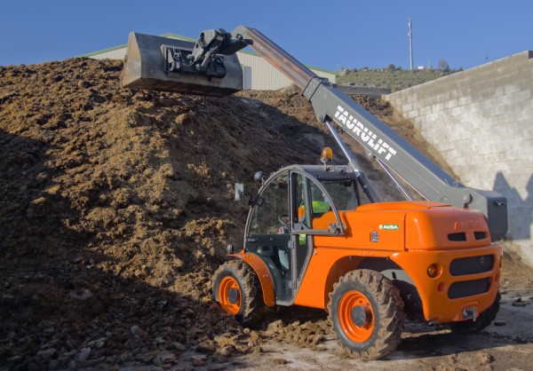 The T276H telehandler is a part of AUSA's Taurulift range.