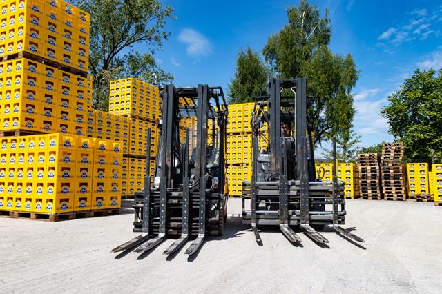KAUP multiple pallet handlers for beverage logistics