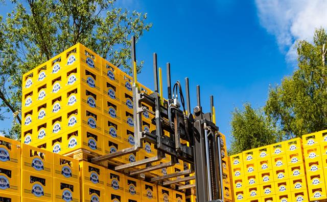 KAUP multiple pallet handlers for beverage logistics