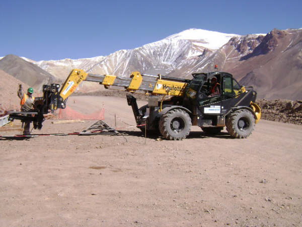 Haulotte's HTL 4017 working at 4000m altitude in an Argentine mine.