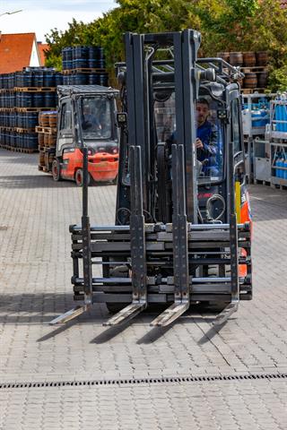 KAUP Triple Pallet Handler T429B-1-2-3 with innovated visibility improved design ensures a clear view through and over the attachment to the fork tips and load.