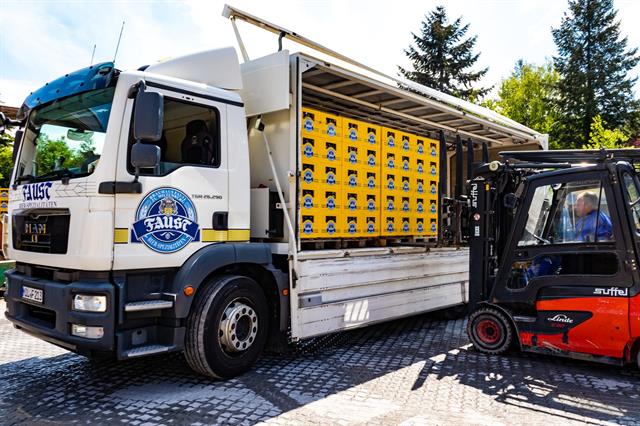 KAUP multiple pallet handlers for beverage logistics