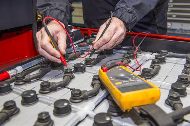 Smart battery maintenance