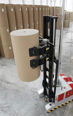 Cascade clamp on a warehouse AGV