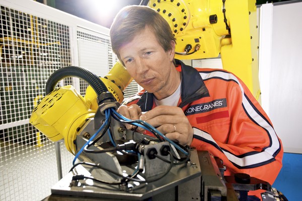 Konecranes has expanded its machine tool service business to Denmark and the UK.