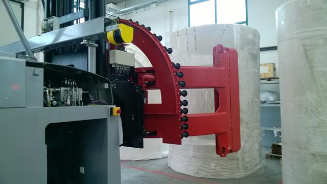 Engineered for the Tissue paper industry, the Bolzoni Auramo roll clamp.