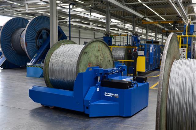Transporter handling rope and cable drums