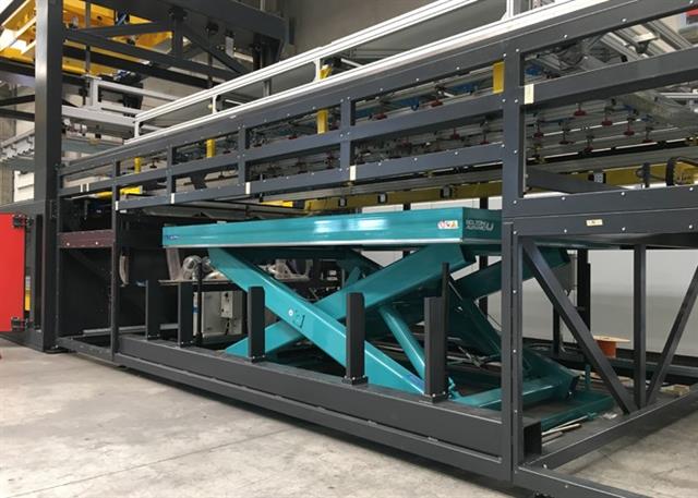 Feeding of processing machinery in the plastic industry.