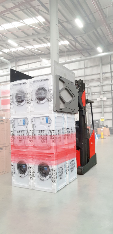 One main application of the KAUP appliance clamp T414B: Handling of white goods.