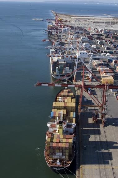 Asciano is discussing the potential sale of a non-controlling interest in its terminals and logistics business division.