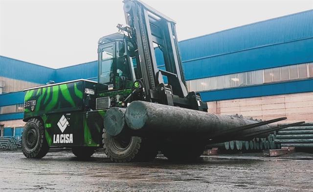 Raniero's 25 T electric forklift