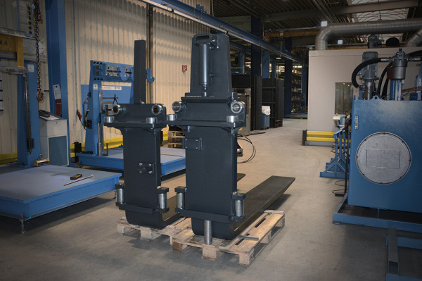 Roller-guided & height adjustable BigForks 400x80 mm.