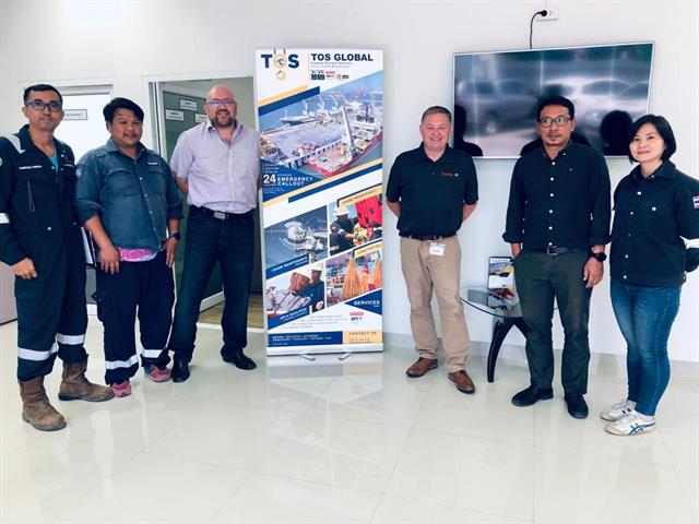 Former Straightpoint CEO David Ayling (third right) visited Thunder Oilfield Services to secure the distributorship agreement