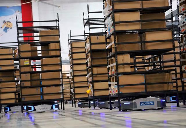 Geek+ AMRs at Decathlon