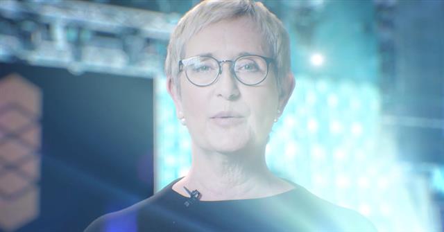 Jury head Anita Wurmser kicks off the award ceremony