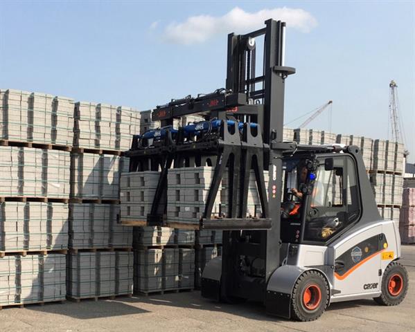 Struijk Verwo Infra has switched to a Carer electric forklift