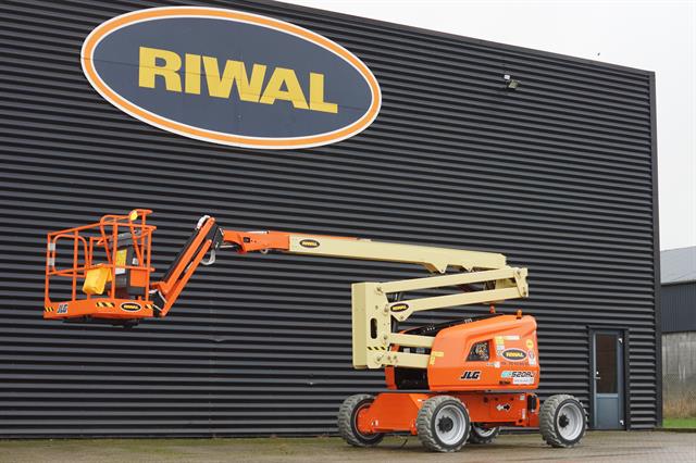 One of Riwal's JLG EC520AJs