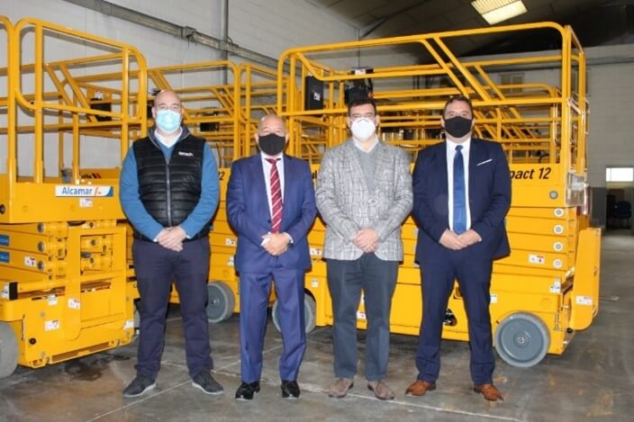 Alcamar and Haulotte celebrate a delivery