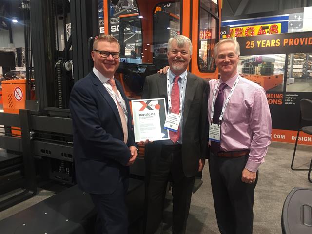 Hans-Joachim Finger (Hubtex) with Rob Alling and Paul Sartore (DSH)