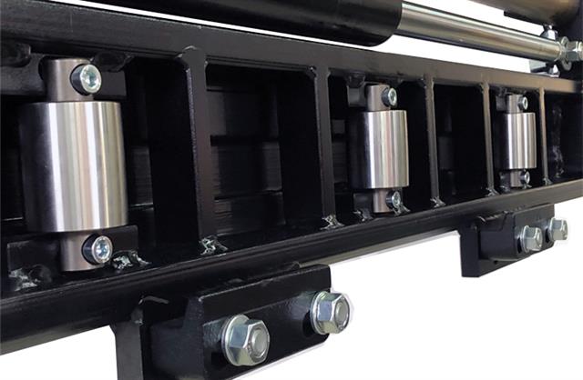 The ISO Class 4 MZ fork positioner fits on high capacity forklifts and is equipped with rollers guided side shifting unit.