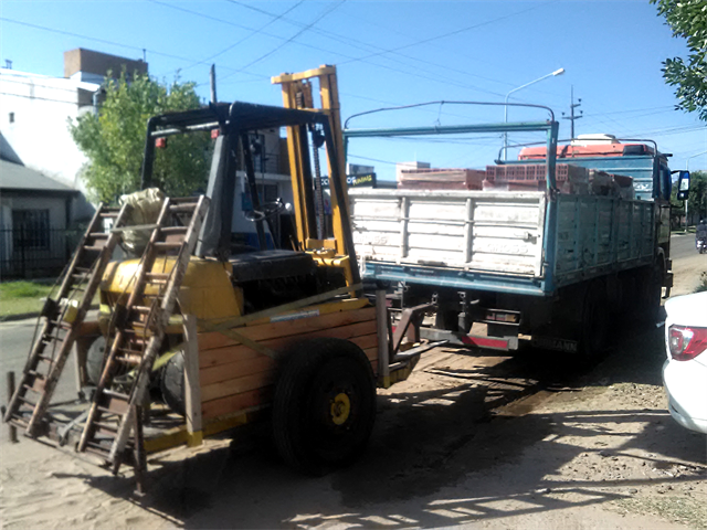 A trailer built to move the Linde.